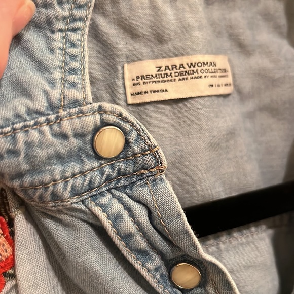 Zara Premium Denim Distressed Floral Embroidery Button-Up - Picture 4 of 6